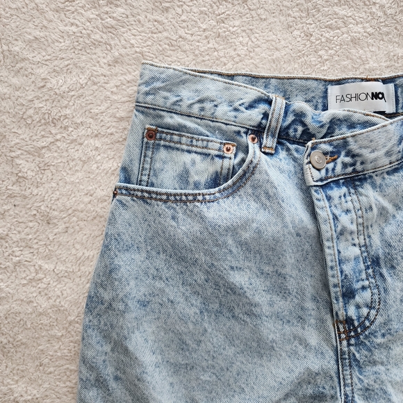 Fashion Nova At A Glance Crossover Denim Shorts, Women's Size 9 - EUC - Picture 7 of 13
